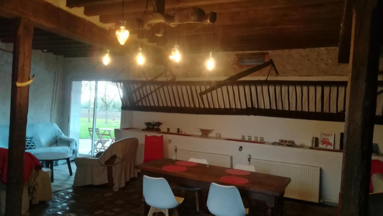 مبيت وإفطار Avaray La Ferme De L'Isle Et Sa Roulotte المظهر الخارجي الصورة
