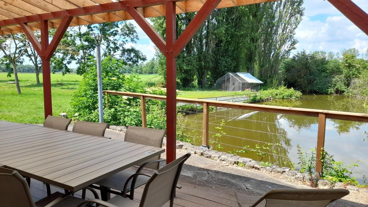مبيت وإفطار Avaray La Ferme De L'Isle Et Sa Roulotte المظهر الخارجي الصورة
